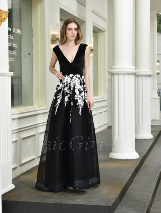 Gothic Schwarz Brautkleider Tüll V-Ausschnitt Hochzeitskleid Maßgeschneidert 